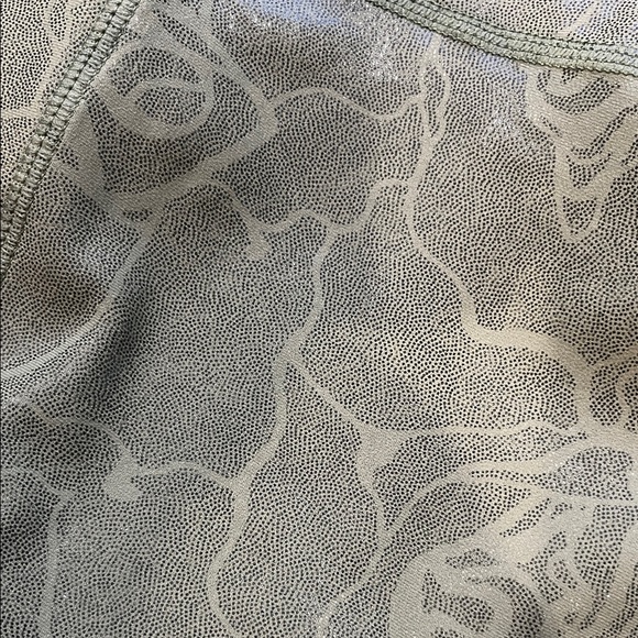 Zyia Pocket Light n Tight Olive Green Metallic Rose 8-10 - Picture 3 of 5